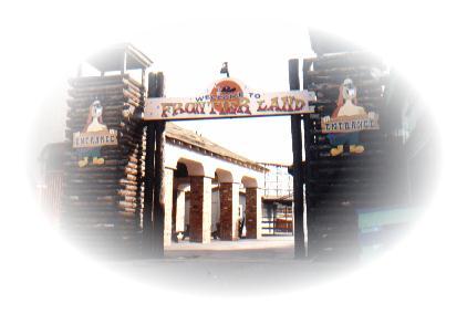 frontierland_entrance.jpg (23527 bytes)